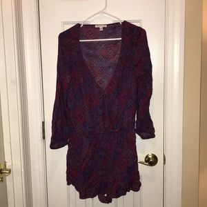 Super cute AEO patterned romper. Size: L